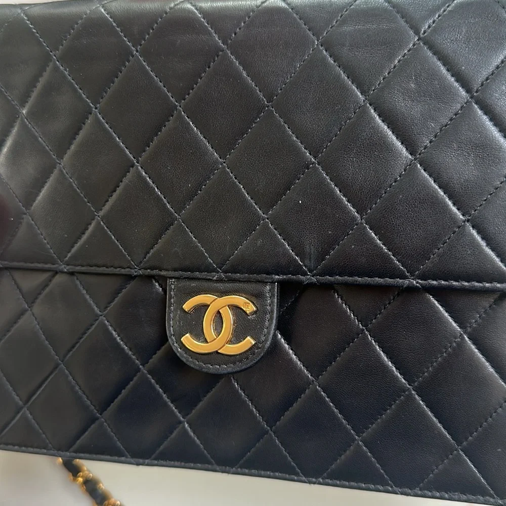 Chanel Black Lambskin Medium Single Flap Quilted Leather Bag Gold Hardware - Picture 5 of 15